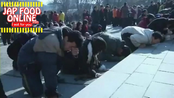 North Korea -Kim Jong Il funeral & heavily moaning and crying citizen (5)