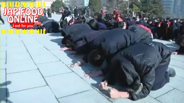North Korea -Kim Jong Il funeral & heavily moaning and crying citizen (6)