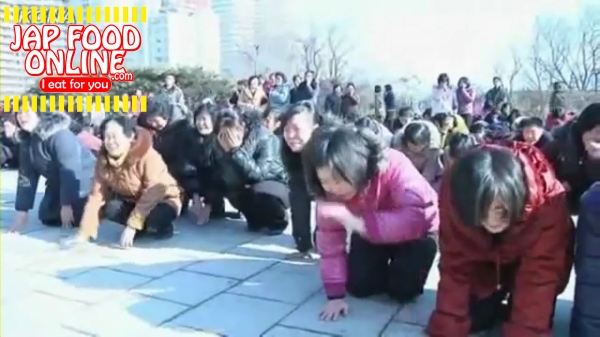 North Korea -Kim Jong Il funeral & heavily moaning and crying citizen (7)