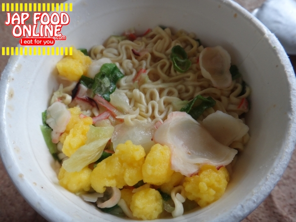Myojo "Wagayanoteiban, Seafood noodle" is shameless basic item & garbage car design. (18)