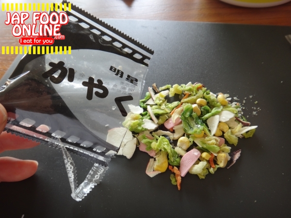 Chanpon, ramen noodle wiht full of vegitable. [Myojo Kodawari no ippin Chanpon] (7)