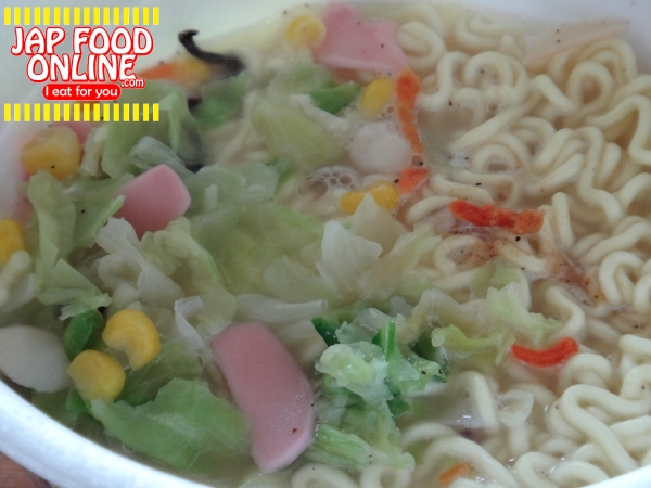 Chanpon, ramen noodle wiht full of vegitable. [Myojo Kodawari no ippin Chanpon] (4)